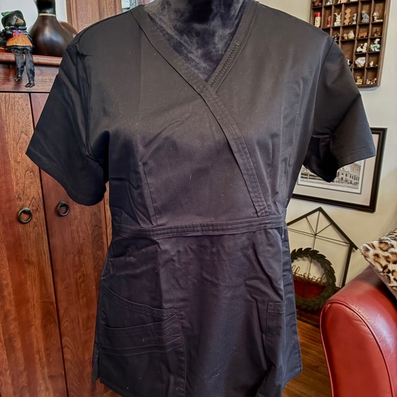 "Cherokee Luxe" scub top, M, black - Picture 1 of 12